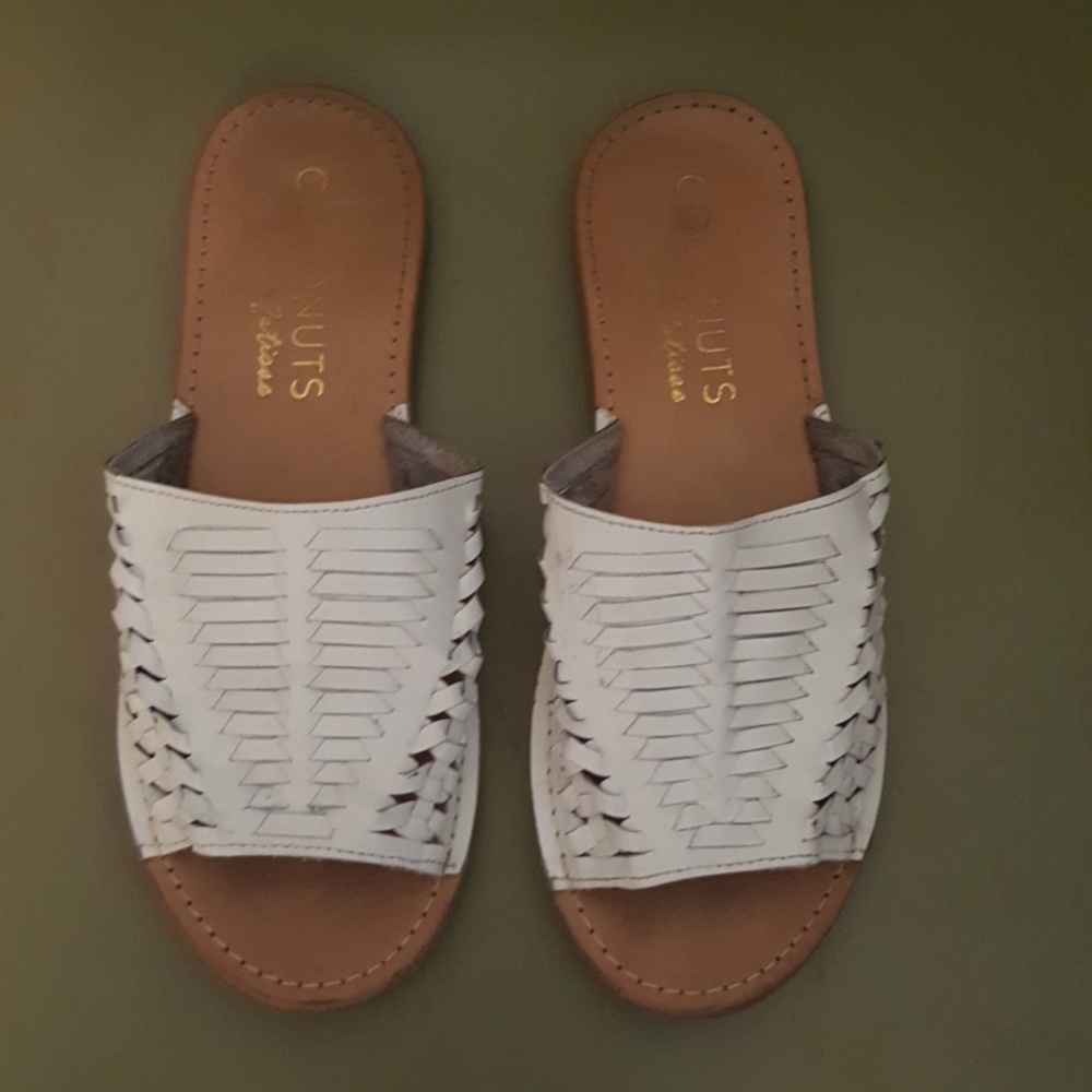 Coconuts sandals